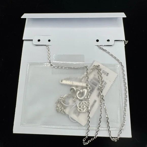 Kendra Scott Juliette Silver Pendant Necklace in White Clear Cubic Zirconia 19” - Picture 5 of 7